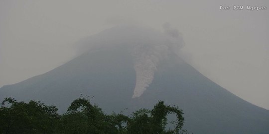 Gunung Merapi Juga Alami Erupsi, Ini Potret Terbarunya Berstatus Siaga