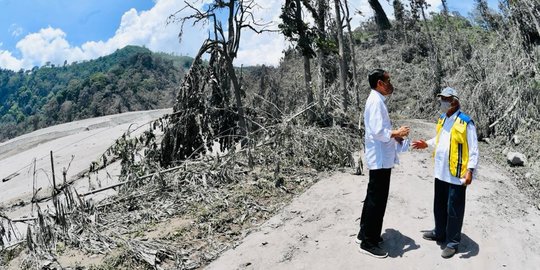 Warga Terdampak Erupsi Gunung Semeru Ngadu ke Jokowi: Ibu Saya Meninggal Pak
