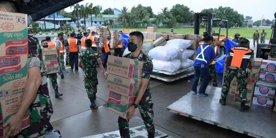 Panglima TNI Kirim 12 Ton Bansos Bagi Warga Terdampak Erupsi Gunung Semeru