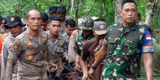 Satu Jenazah Korban Banjir Bandang di Lombok Barat Ditemukan di Bawah Tumpukan Kayu