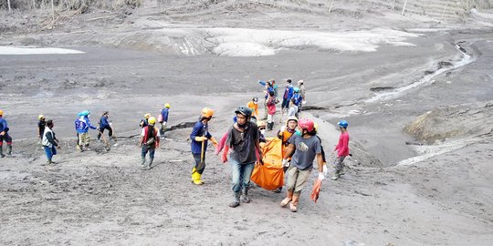Update Bencana Gunung Semeru: 22 Orang Masih Hilang dan 4.250 Mengungsi