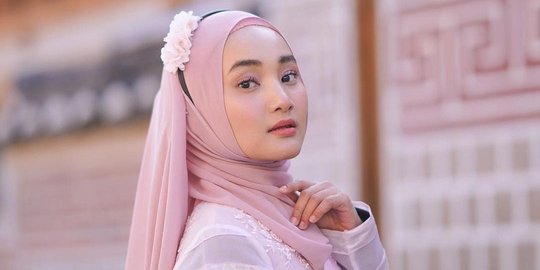 Intip Potret Fatin Shidqia Lulus Kuliah, Akui Lega Meski Butuh Waktu Lebih Lama