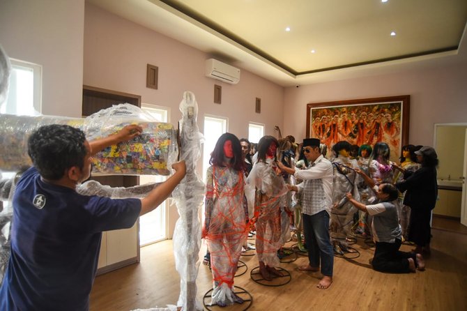 perupa nasional bakal ramaikan pameran lukisan 039artos kembang langit039 di banyuwangi