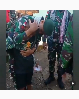 momen perpisahan tni dan masyarakat diakhir penugasan