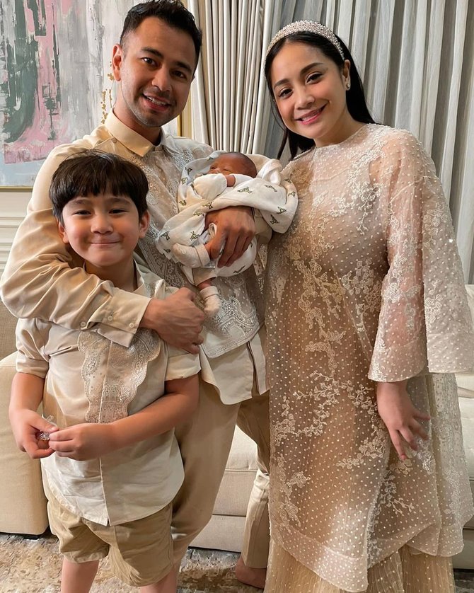 Keluarga Bahagia, Potret Perdana Keluarga Raffi Nagita Bersama Rafathar