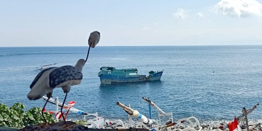 Kapal Ikan Tanpa Awak Terombang-ambing di Perairan Karangasem