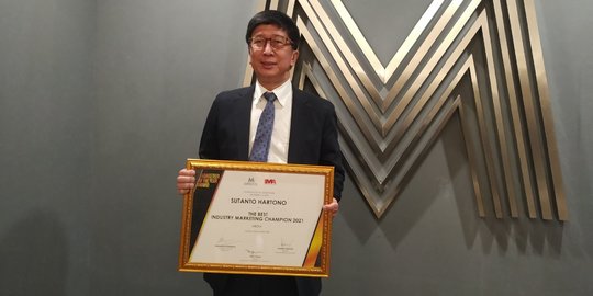 Sutanto Hartono Raih Penghargaan The Best Industry Marketing Champion 2021