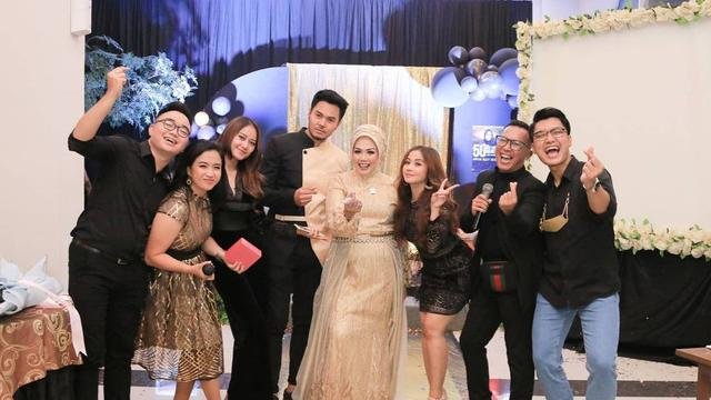 5 artis dapat kado ulang tahun spesial dari sang suami terbaru titi kamal