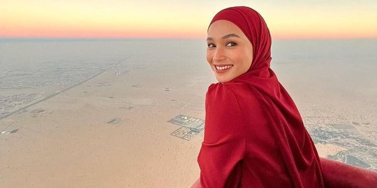 Potret Liburan Tya Arifin di Dubai Jadi Sorotan, Penampilannya Cantik dan Amat Elegan