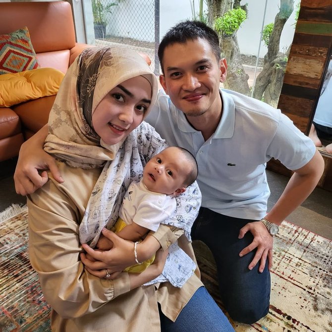citra kirana gendong kenzo
