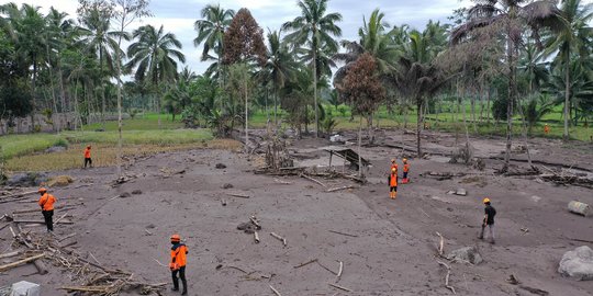 Saat Sekitar Hancur Akibat Letusan Semeru, Sosok Lucu Ini Selamat di Dalam Rumah