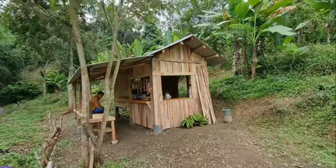 Nenek Renta Buka Warung Terpencil Di Tengah Hutan Kemarin Seharian Gak Dapat Uang 8469