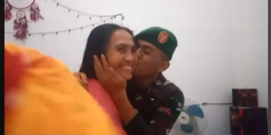 Ibu Ini Kaget Sempat Tak Kenali Anaknya saat Pulang Berseragam TNI 'Hei Kamu Siapa?'