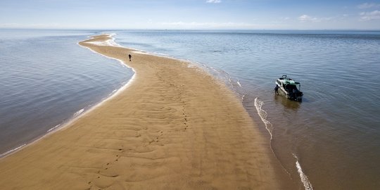 Gusung Melulun, Pulau Berpasir Cokelat yang Indah di Kota Tarakan