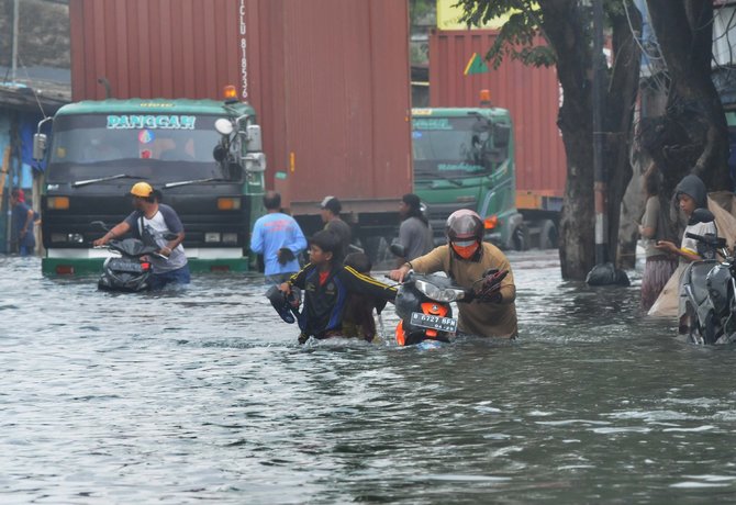 banjir rob di kawasan pelabuhan sunda kelapa
