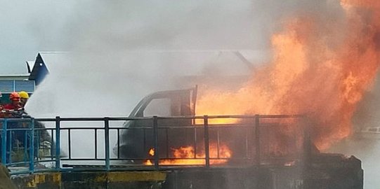 Mobil Bermuatan Pertalite Terbakar di Pelabuhan Tengkayu 1 Tarakan