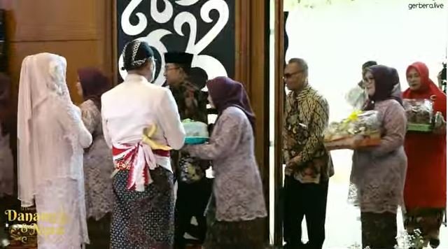 bertema adat jawa intip 6 momen akad nikah danang da dan hemas naura