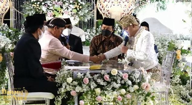 bertema adat jawa intip 6 momen akad nikah danang da dan hemas naura