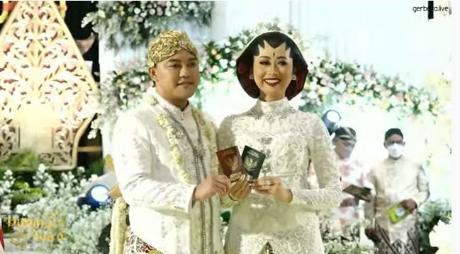 bertema adat jawa intip 6 momen akad nikah danang da dan hemas naura