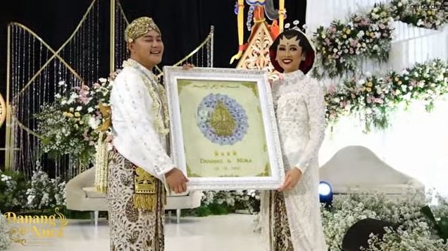 bertema adat jawa intip 6 momen akad nikah danang da dan hemas naura