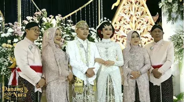 bertema adat jawa intip 6 momen akad nikah danang da dan hemas naura