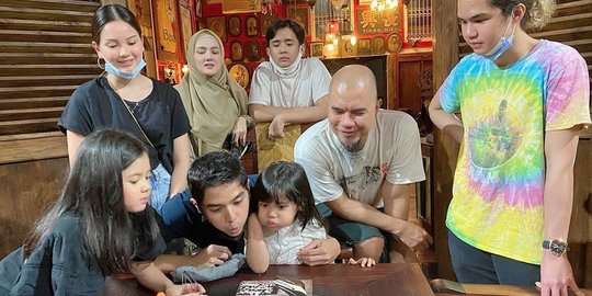 Keluarga Ahmad Dhani Diduga Kabur Karantina, Begini Klarifikasi Pengacara