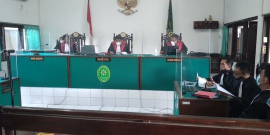 NA Terdakwa Kasus Sate Sianida Divonis 16 Tahun Penjara
