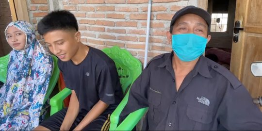 Kisah Mahasiswi Di Pinrang Jadi Buruh Panggul Semen Demi Bantu Orang