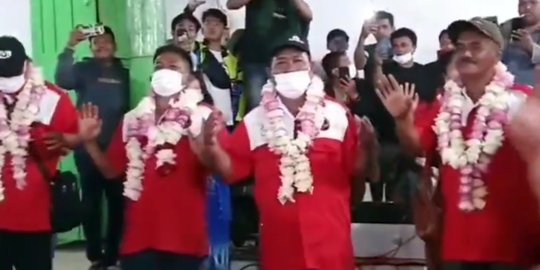 Disambut Bak Pahlawan, Ini Momen Warga Karo Tiba di Kampung Halaman Usai Temui Jokowi