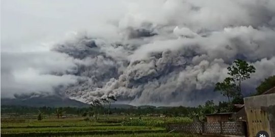 PVMBG Temukan Jarak Awan Panas Guguran Gunung Semeru Mencapai 11 Km
