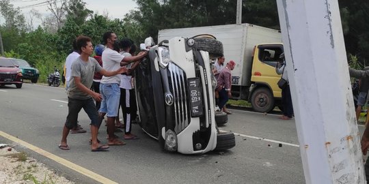 Lepas Kendali, Mobil Tabrak Tiang dan Pengendara Motor di Jayapura