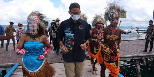 3.000 Orang Keluar Negeri per Hari, Sandiaga Minta Liburan Nataru di Indonesia Saja