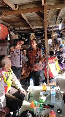 aksi polisi ngefans sama anak punk bikin 039gaduh039