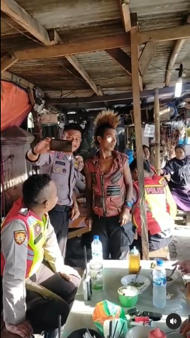 aksi polisi ngefans sama anak punk bikin 039gaduh039