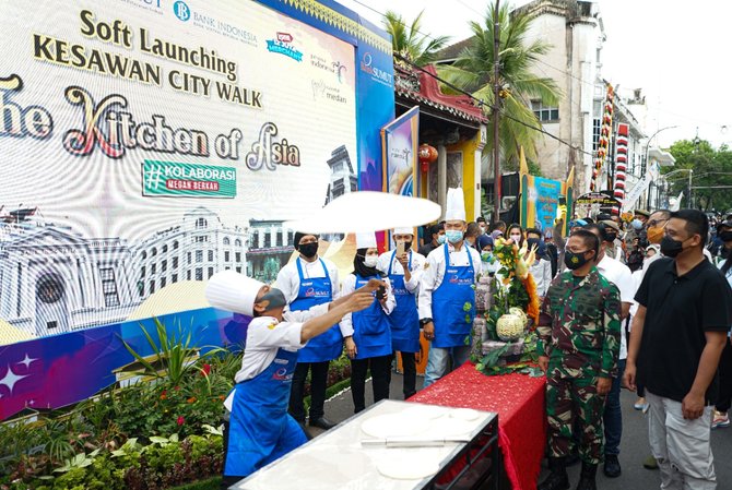 wali kota medan muhammad bobby afif nasution di kesawan city walk