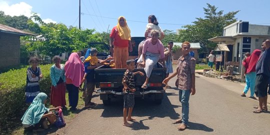 Dampak Gempa Larantuka, Warga Adonara Mengungsi ke Gunung