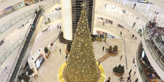 Pohon Natal 18 Meter di Senayan City