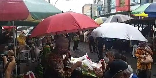 Dampingi Jokowi di Pasar, Gubernur Jateng Curi Perhatian karena 