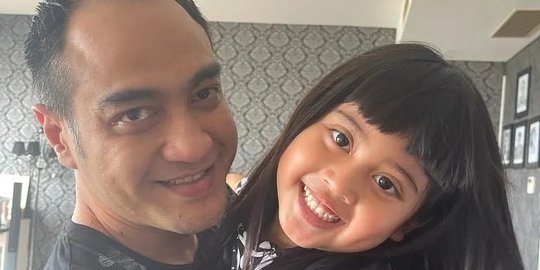Potret Kedekatan Vania Anak Venna Melinda dengan Ferry Irawan, Sudah Sebut Papa