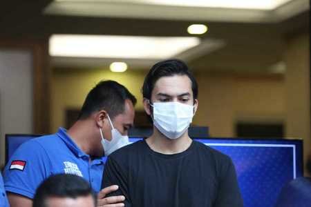 ngaku baru pakai ganja 2 minggu ini potret rizky nazar setelah resmi jadi tersangka