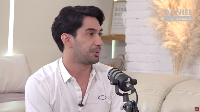 reza rahadian putuskan jadi mualaf begini reaksi sang ibu