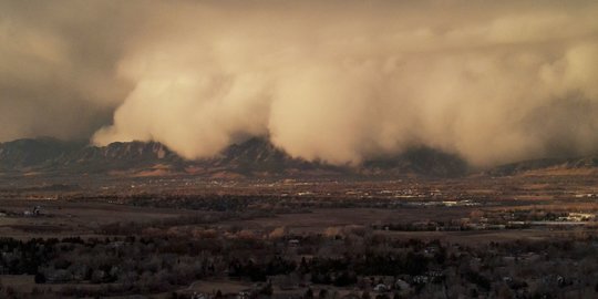 Penampakan Badai Debu Menyapu Colorado