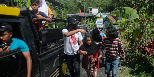 Kepanikan Warga saat Gunung Semeru Kembali Erupsi