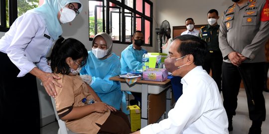 Presiden Jokowi Minta Percepatan Vaksinasi Covid-19 di Daerah