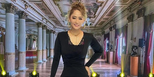 4 Potret Inul Daratista Pamer Body Goals Bak Gitar Spanyol, Asli Kece Banget