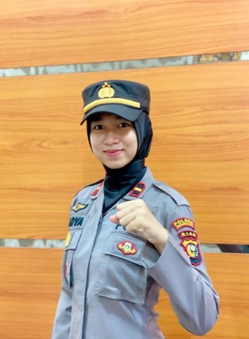 masih 23 tahun ini sosok cantik ipda nadya ayu jadi kapolsek termuda di riau