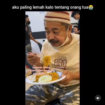 sikap pemuda didekati bapak bapak asing tuai pujian