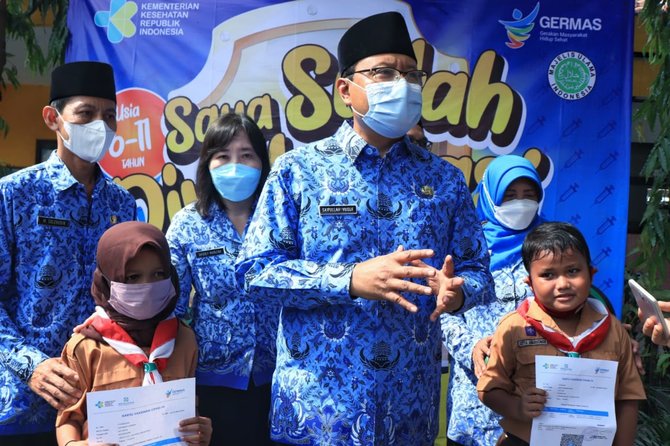 gus ipul tinjau vaksinasi anak usia 6 11 tahun di sdn gentong