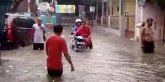 Warga di Tapsel Dilanda Banjir Nekat Tak Mengungsi, Ini Alasannya
