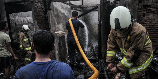 Kebakaran di Kali Pasir Cikini Berhasil Dipadamkan